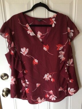 Lauren Ralph Lauren Burgundy Floral Ruffled top